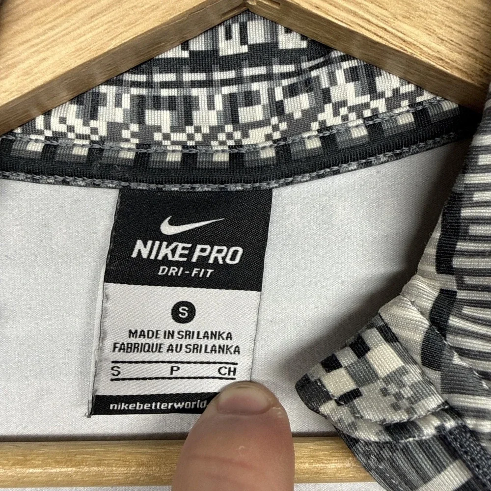 Nike Pro 1/2 Zip Pullover Womens Small Gray Geometric Digital Camp Running